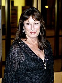 Anjelica Huston.jpg