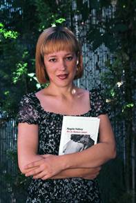 Angela Vallvey.jpg