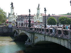 San Sebastian Puente Maria Cristina.jpg